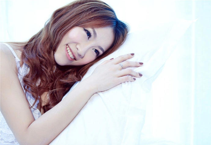 和离婚的堂姐在一起 她真是个可怜的美女