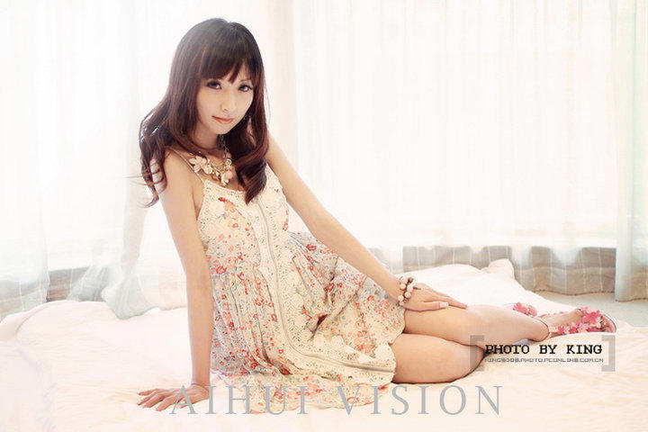 在帐篷里她把自己的初夜给了我