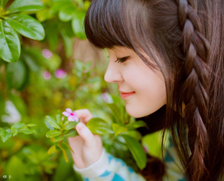 暗欲 来自邻居的呻吟让我欲火焚身偷听成瘾