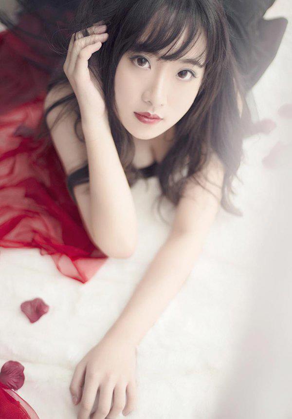 我和女友一起走过了8年，突然她提出分手，并且和一男的一起去了外地。我舍不得，我怎么办？