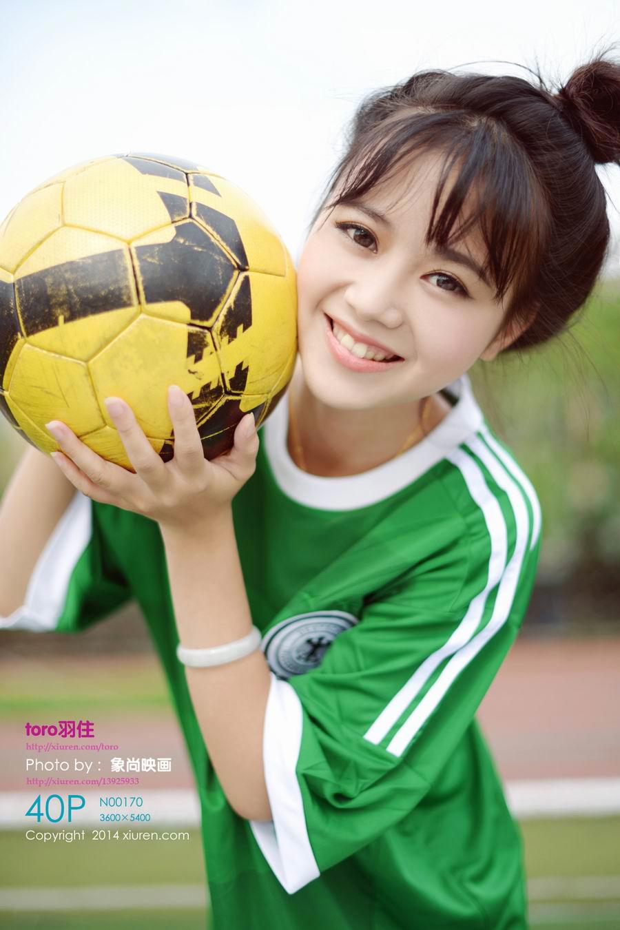 与女同事在上司面前争宠