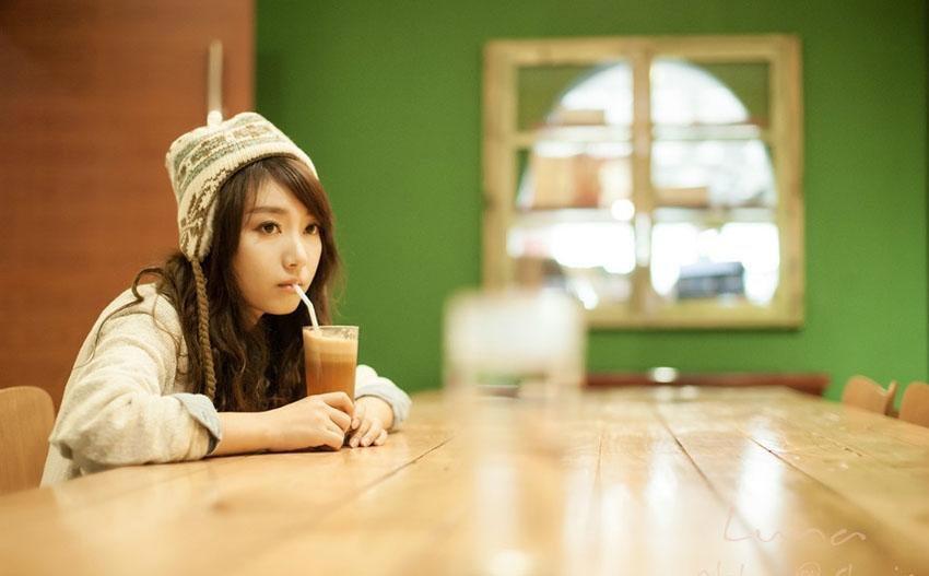 老公偷情与女网友私会 被女网友骗光之后求我去送衣