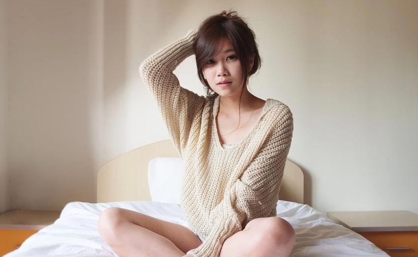 渔船上顾平和三个女儿 父女四人的生活很欢乐