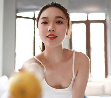 想操儿媳妇 洗澡被公公偷.窥,我才发现自己深陷泥潭